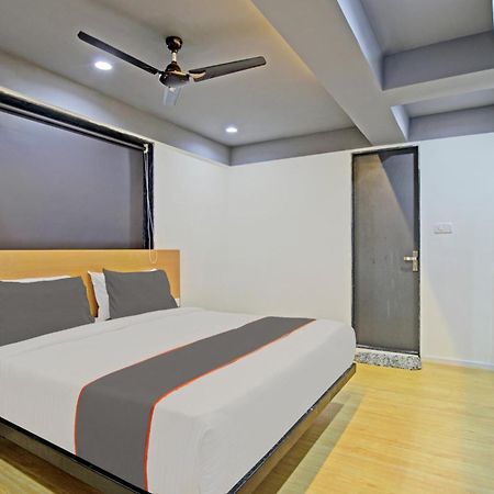 Collection O De'Pearl Hotel Surat Buitenkant foto