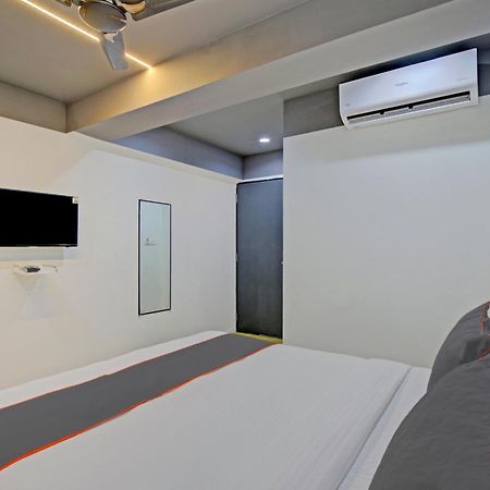 Collection O De'Pearl Hotel Surat Buitenkant foto