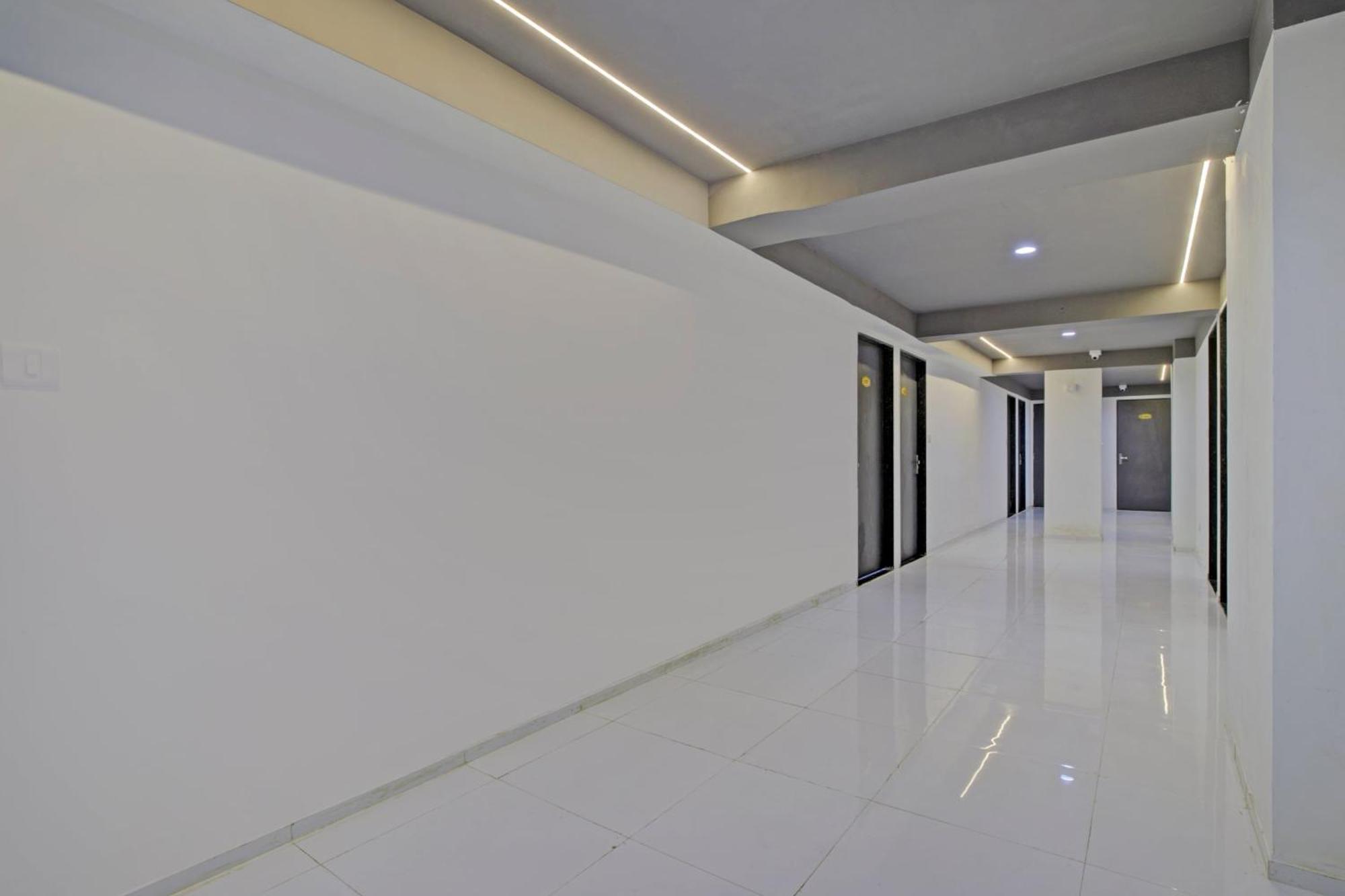 Collection O De'Pearl Hotel Surat Buitenkant foto