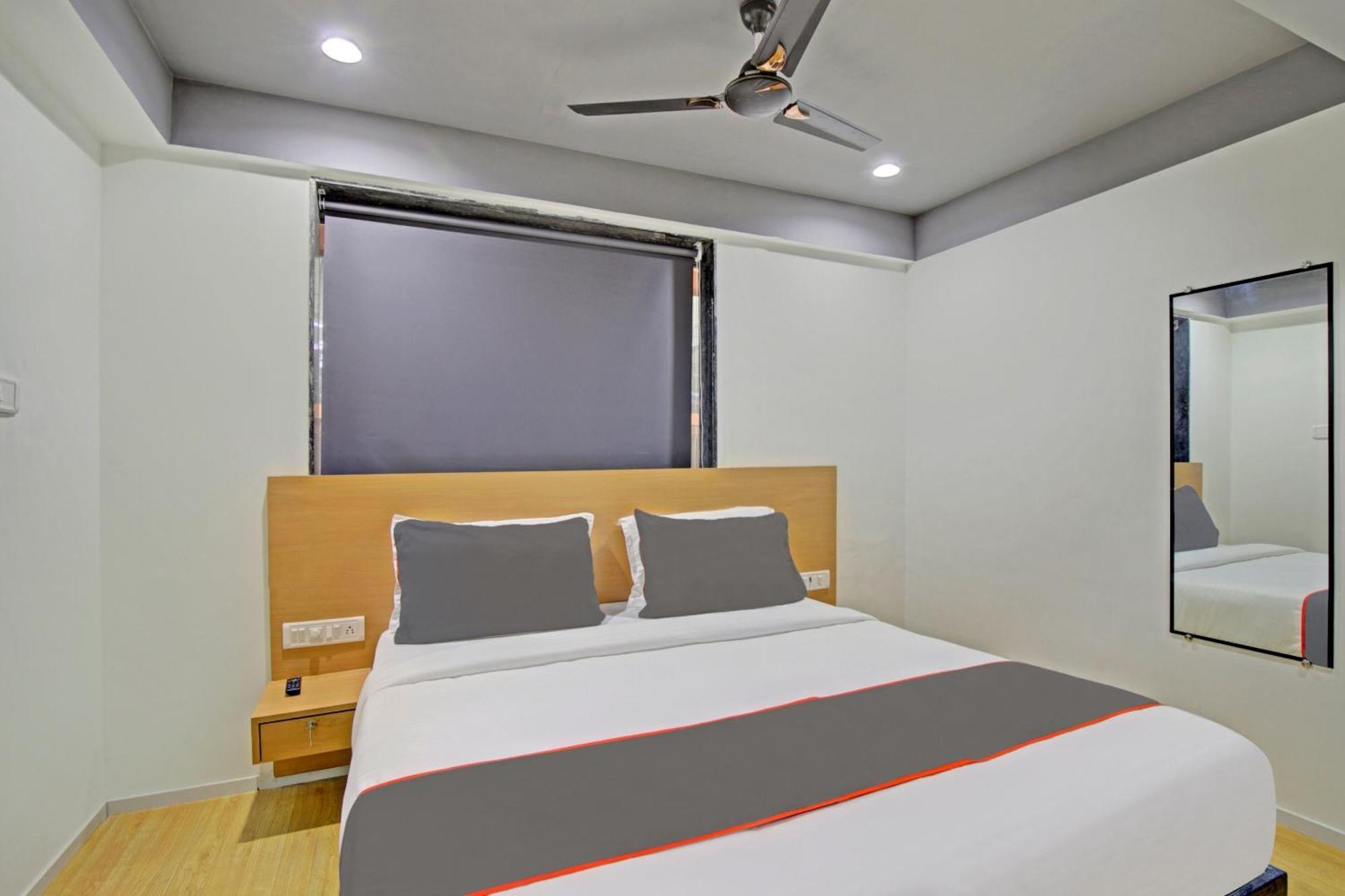 Collection O De'Pearl Hotel Surat Buitenkant foto