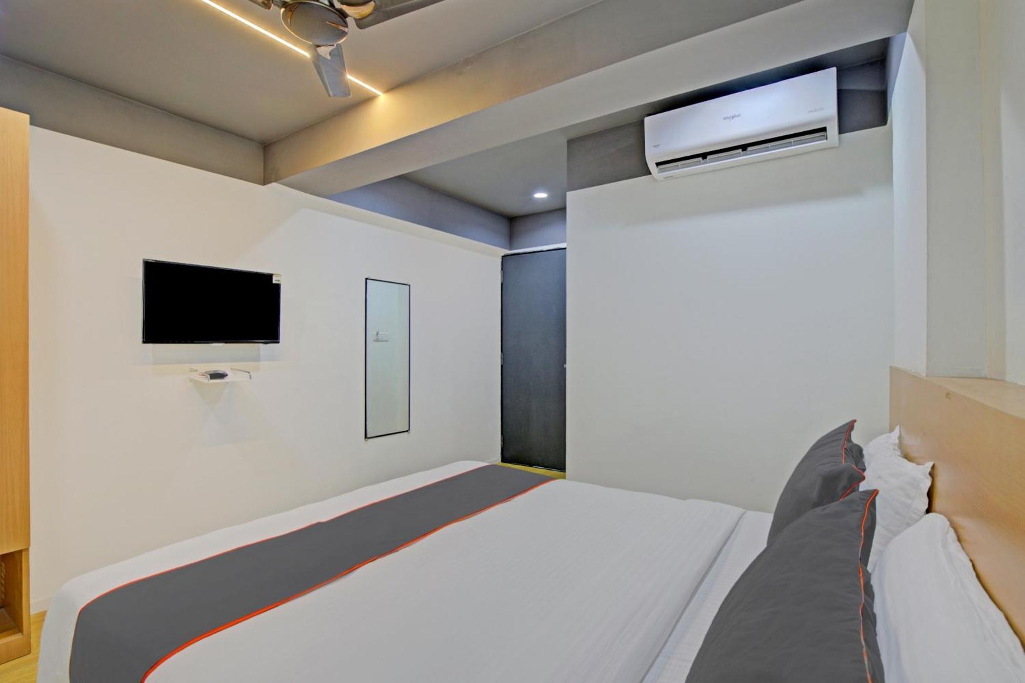 Collection O De'Pearl Hotel Surat Buitenkant foto