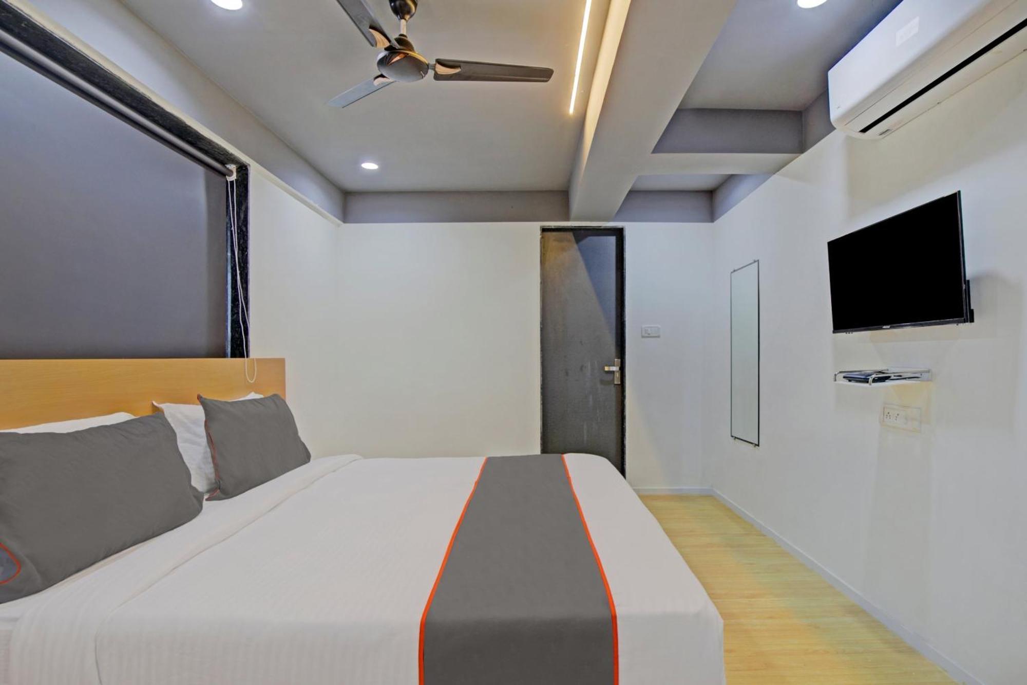 Collection O De'Pearl Hotel Surat Buitenkant foto
