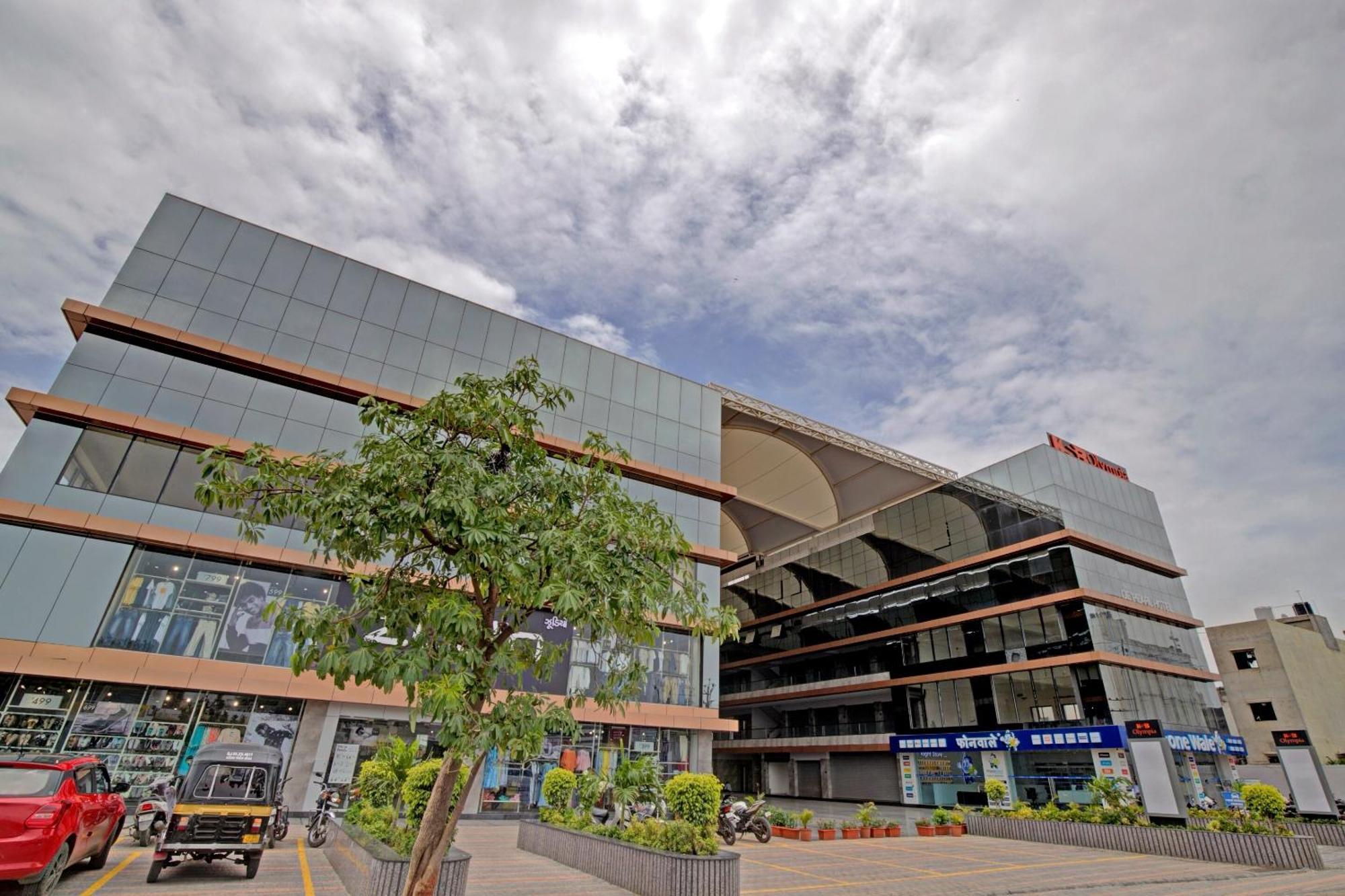 Collection O De'Pearl Hotel Surat Buitenkant foto